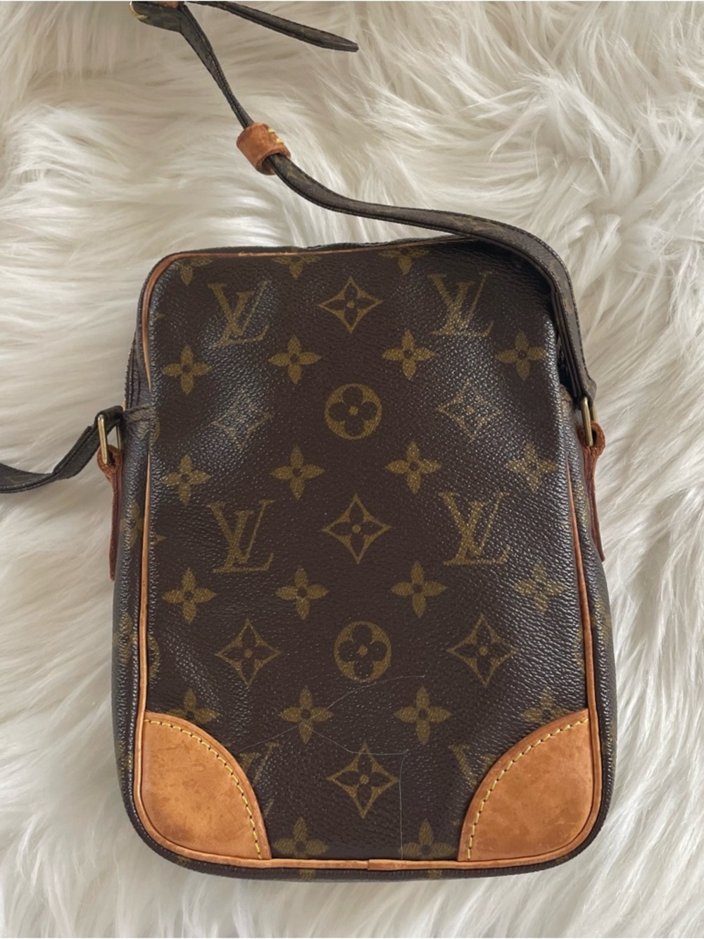 Louis Vuitton Monogram Crossbody - Picture 8 of 8